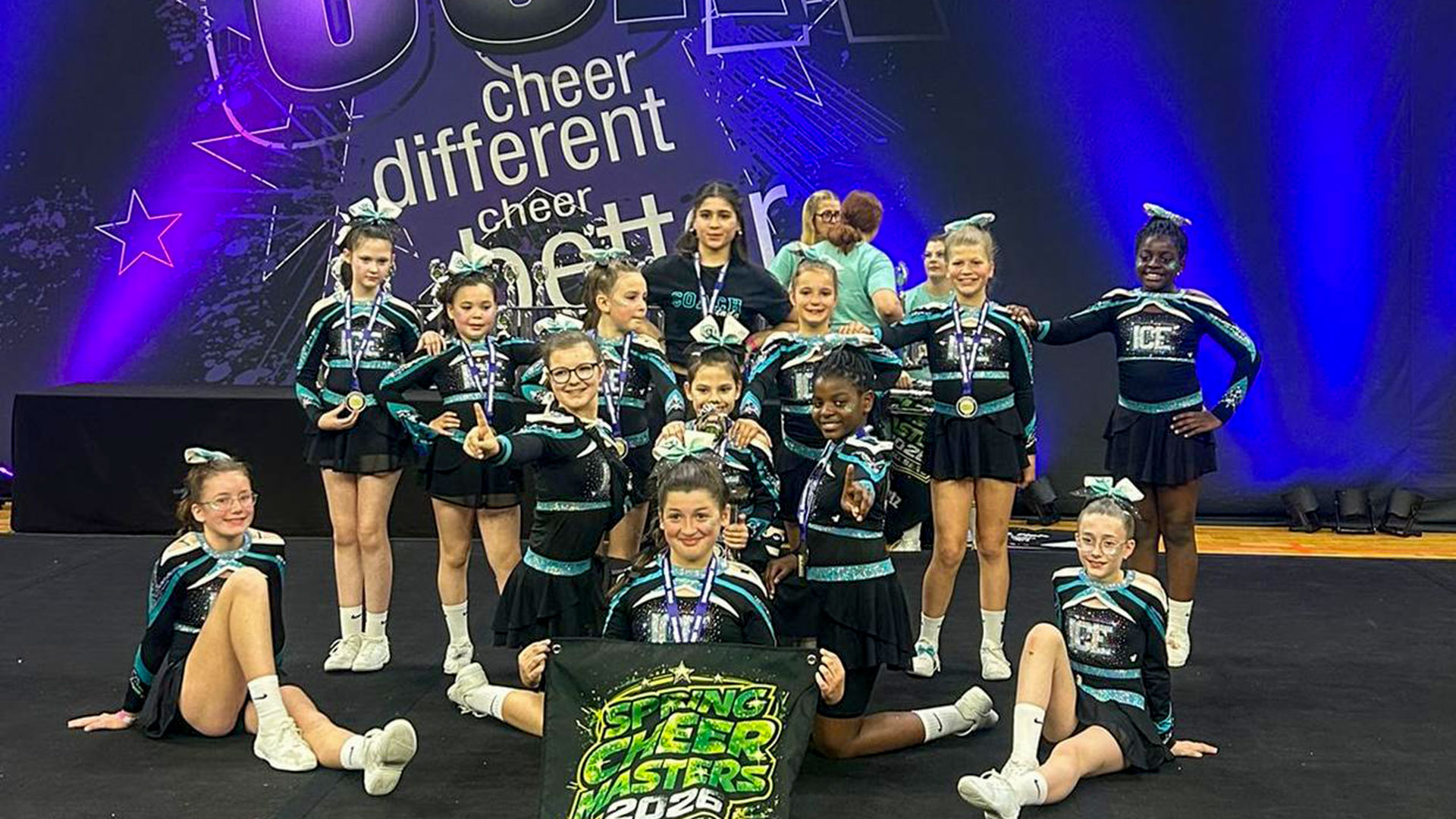 Erfolgreiche Cheerleaderinnen von Ice Athletics